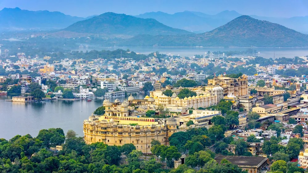  Udaipur: The City of Lakes and Palaces